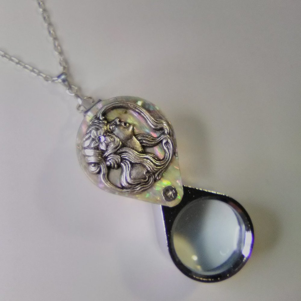 Magnifying Glass Mother of Pearl Lady Face Art Nouveau Loupe Necklace 20x - Picture 4 of 6